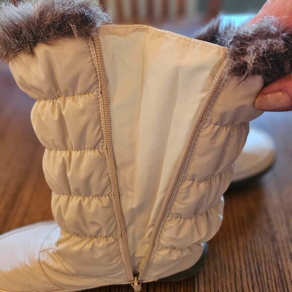 Cozy Winter Off-white Snow Boots - Size 9.5/10 - Picture 11 of 11